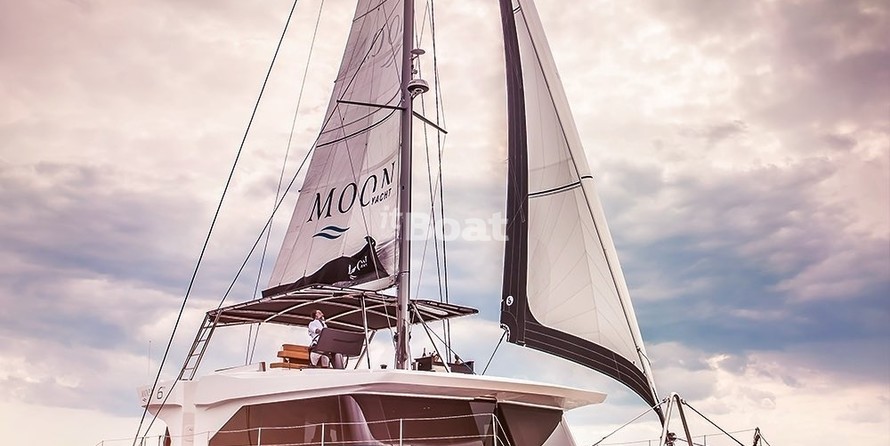 Luxury motor yacht pearl 60