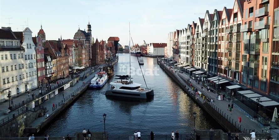 Luxury motor yacht pearl 60