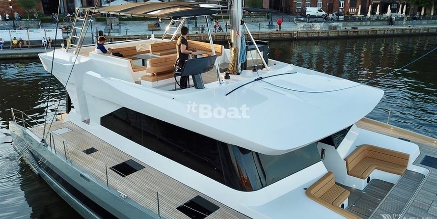 Luxury motor yacht pearl 60