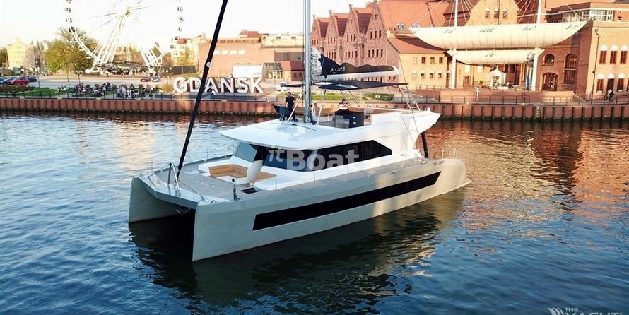 Luxury motor yacht pearl 60