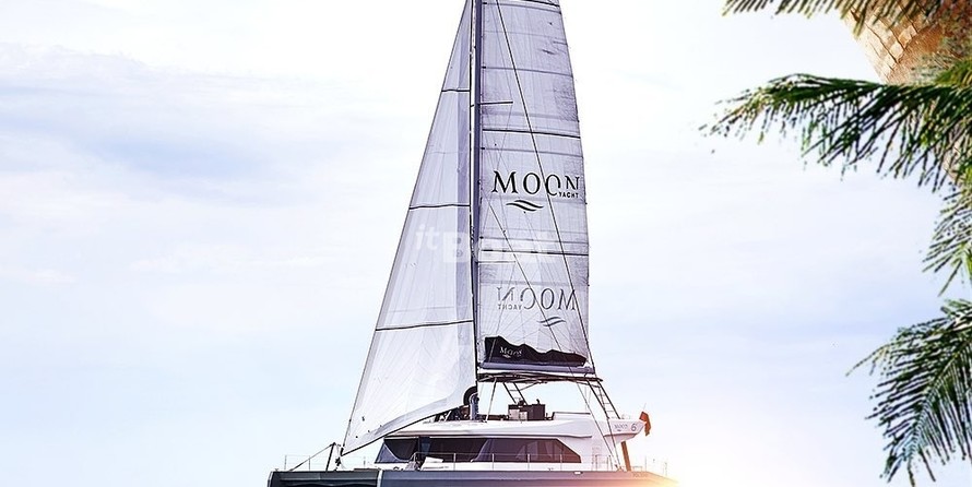 Luxury motor yacht pearl 60