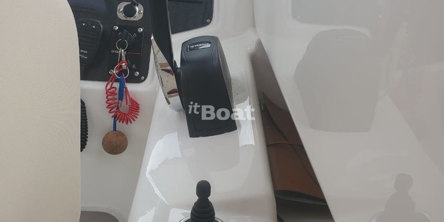 Velvette Cabin 23 Active Sedan