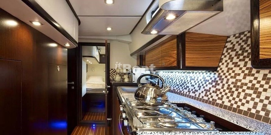 Hanse 548