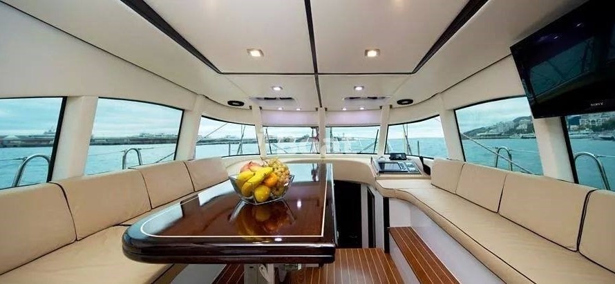 Hanse 548