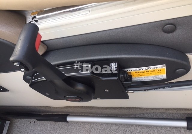 Crestliner 1750 Super Hawk