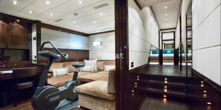 Overmarine Mangusta 130