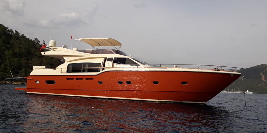 Ferretti Altura 690