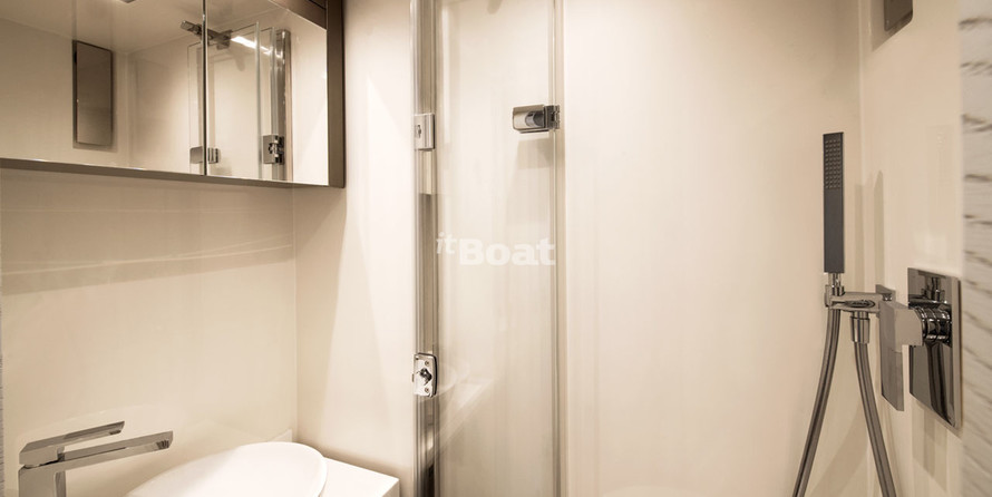 Monte Carlo Yachts 76