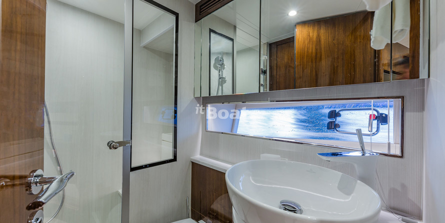 Fairline 68 Squadron