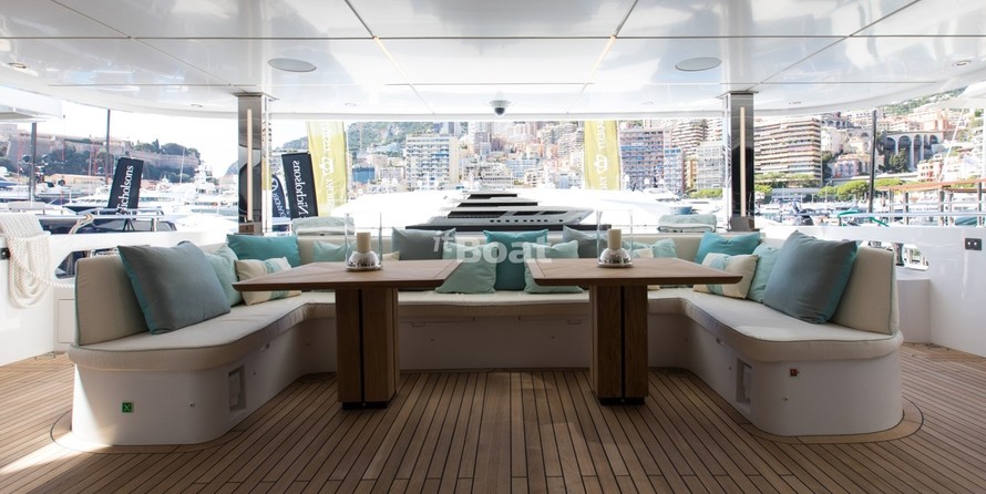 Majesty Yachts 140
