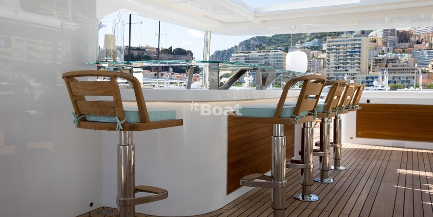 Majesty Yachts 140