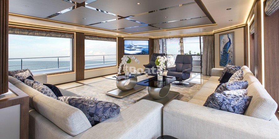 Majesty Yachts 140
