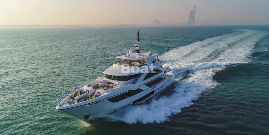 Majesty Yachts 140