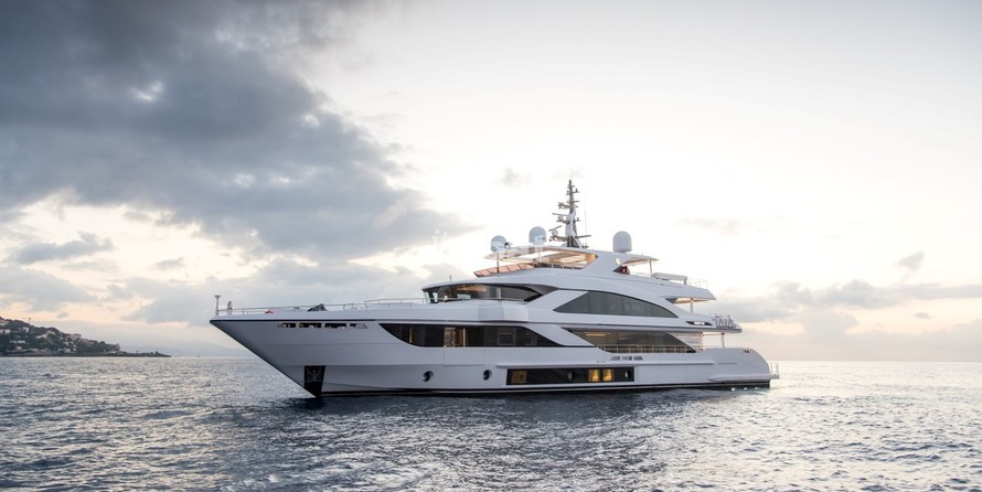 Majesty Yachts 140