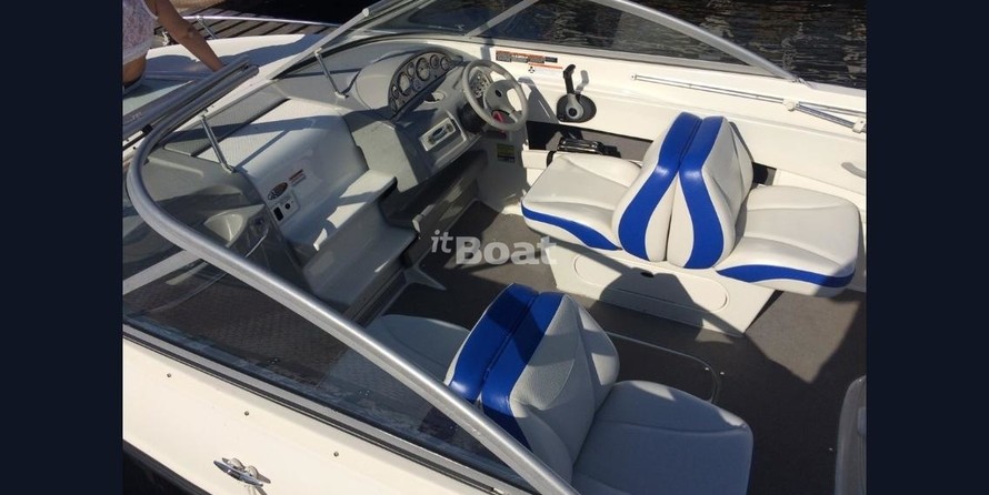 Bayliner 210 Deck Boat
