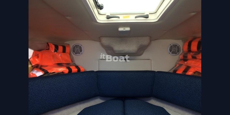 Bayliner 210 Deck Boat