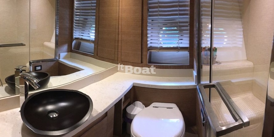 Monte Carlo Yachts 76