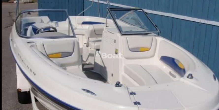 Bayliner 217 Deck Boat