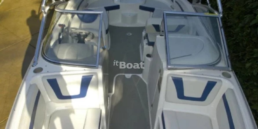 Bayliner 217 Deck Boat