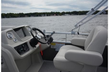 Sunchaser Boats Geneva Cruise 20 LR DH