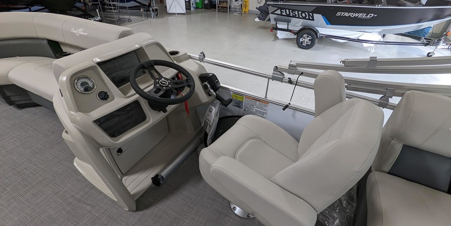 Sunchaser Boats Geneva Cruise 20 LR DH