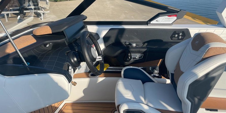 Super Air Nautique G23