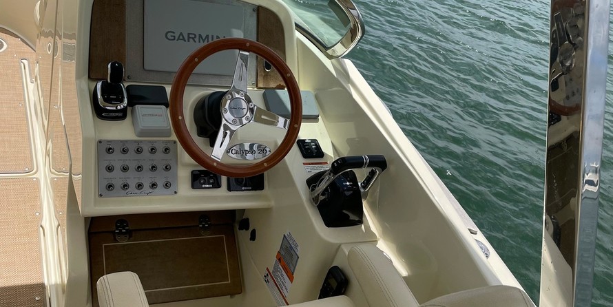 Chris-Craft Calypso 26