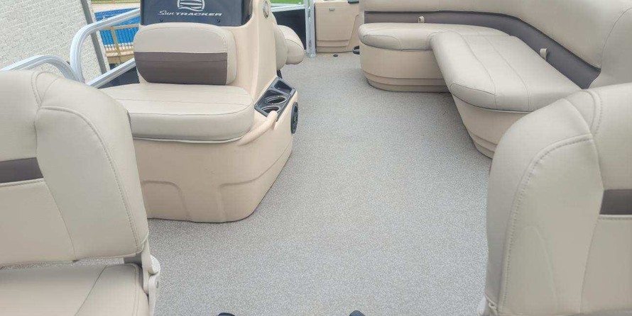 Sun Tracker Bass Buggy 18 DLX