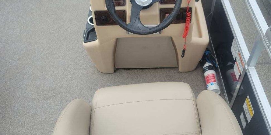 Sun Tracker Bass Buggy 18 DLX