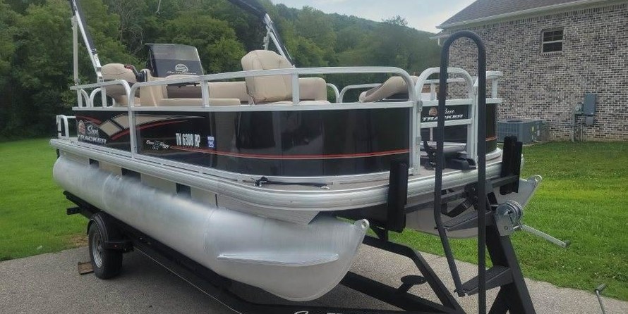 Sun Tracker Bass Buggy 18 DLX