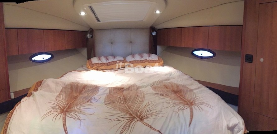 Cruisers Yachts 330 Express