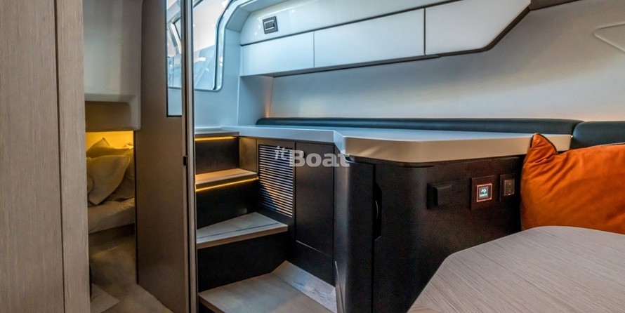 Fairline F-Line 33 Outboard