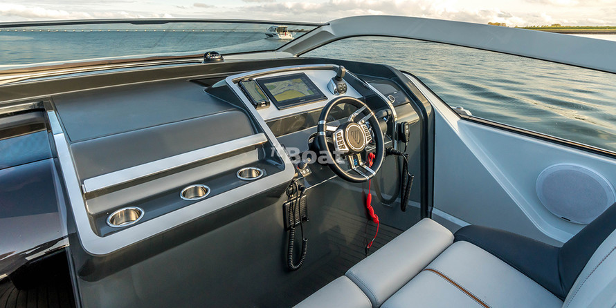 Fairline F-Line 33 Outboard