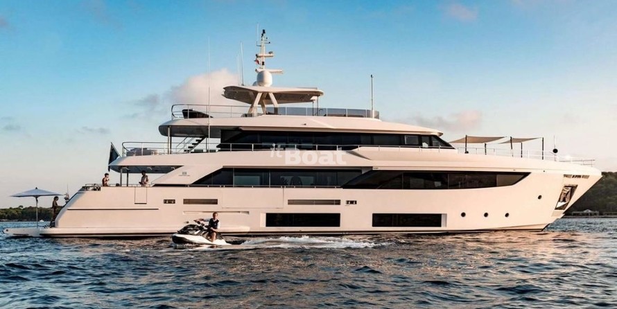 Ferretti 33