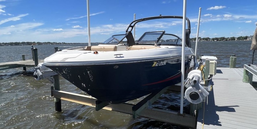 Sea Ray 230 SLX