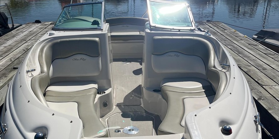 Sea Ray 220 Sundeck
