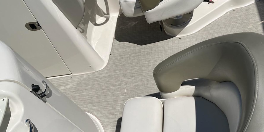 Sea Ray 220 Sundeck