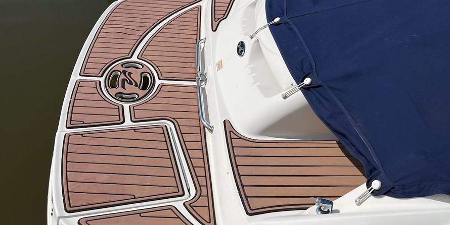 Sea Ray 220 Sundeck