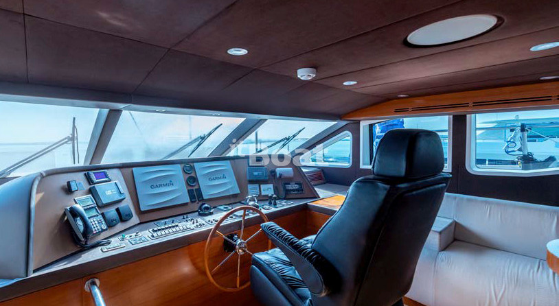 Majesty Yachts 105