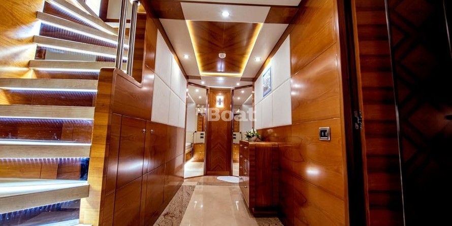 Majesty Yachts 105