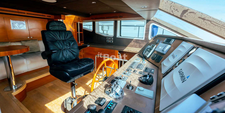 Majesty Yachts 105