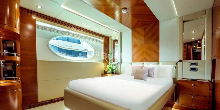 Majesty Yachts 105