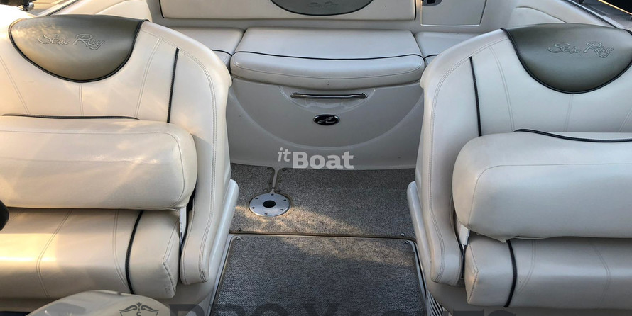 Sea ray 225 weekender