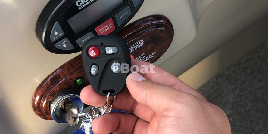 Sea ray 225 weekender