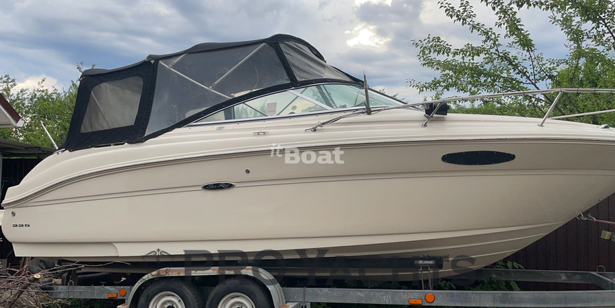 Sea ray 225 weekender
