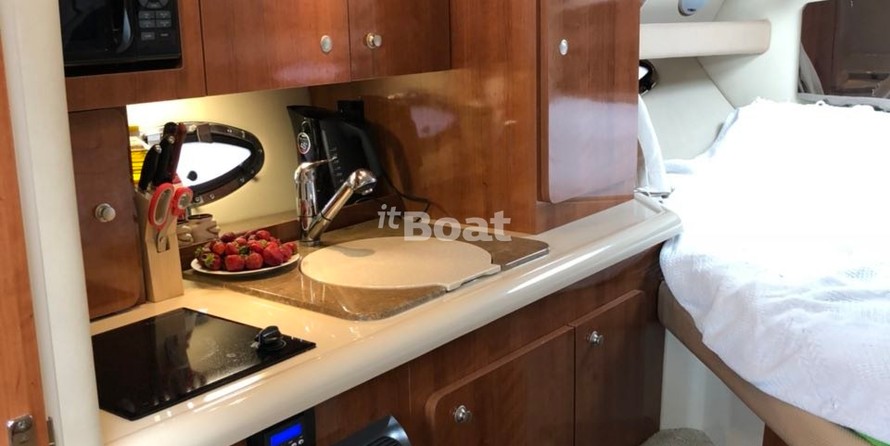 Cruisers Yachts 300 Express