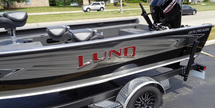 Lund Boats 1875 Pro Guide