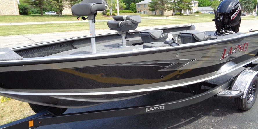 Lund Boats 1875 Pro Guide