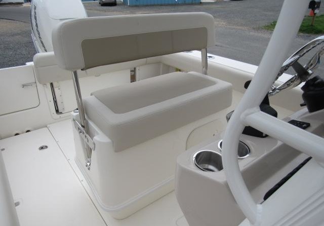 Boston Whaler 230 Outrage