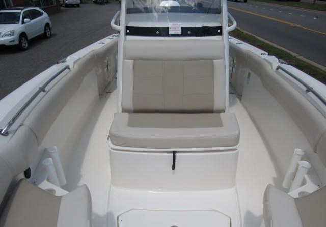 Boston Whaler 230 Outrage